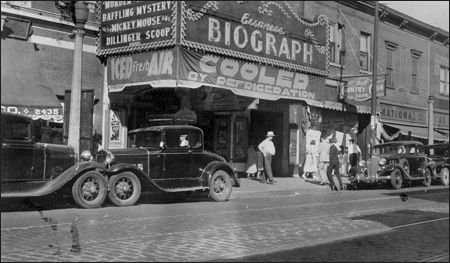 fbi agents outside the biograph theater in chicago on the night john dillinger was shot, july 1934