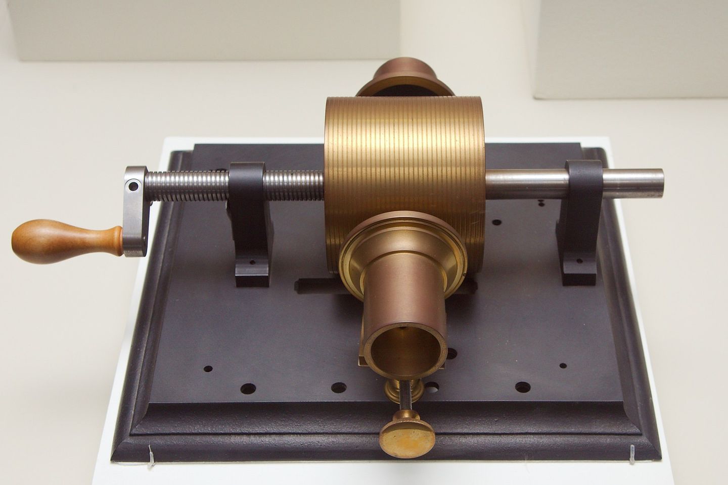Replica of Edison's 1877 tinfoil cylinder phonograph