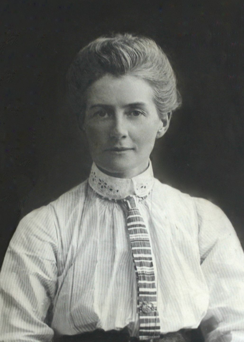 Portrait of nurse Edith Cavell