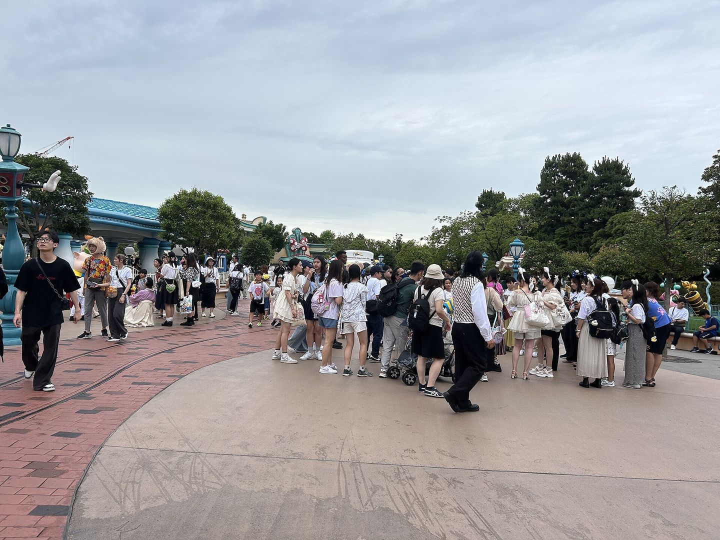 A costumed Donald Duck character greeting visitors at Tokyo Disneyland