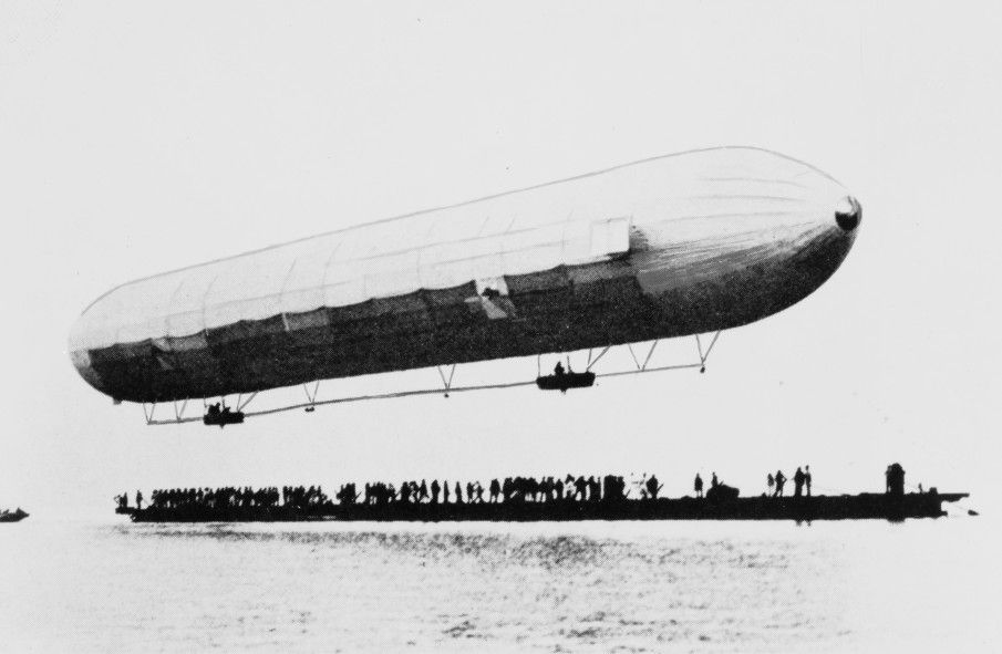 first zeppelin lz 1 ascending over lake constance in 1900