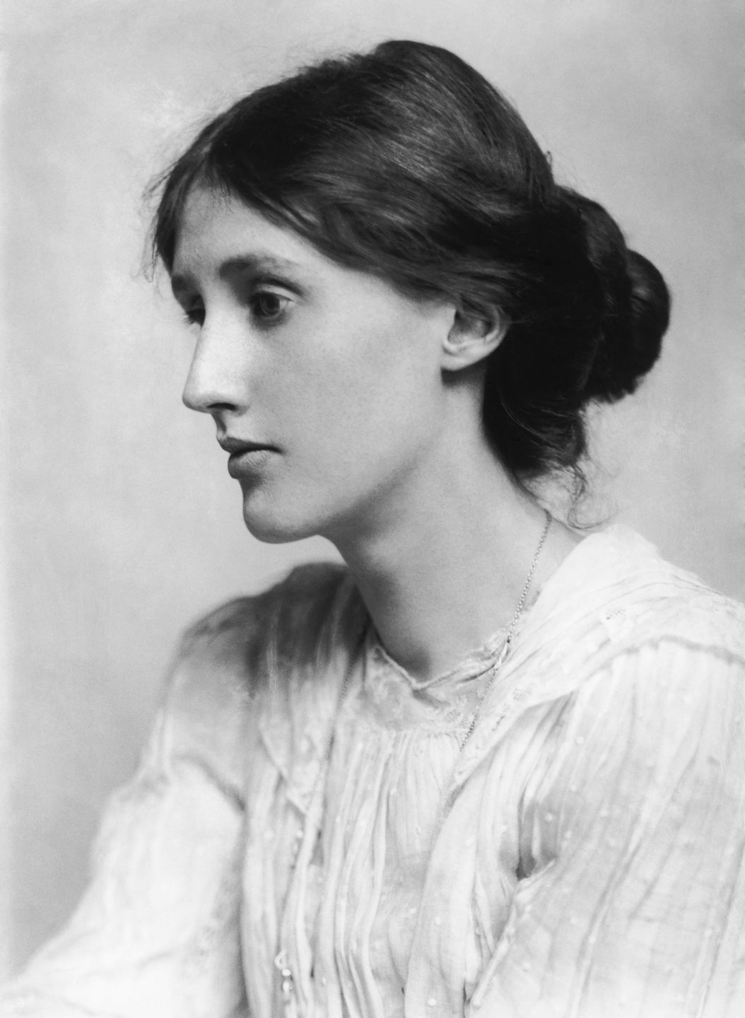 portrait of virginia woolf in 1902, photograph by george charles beresford