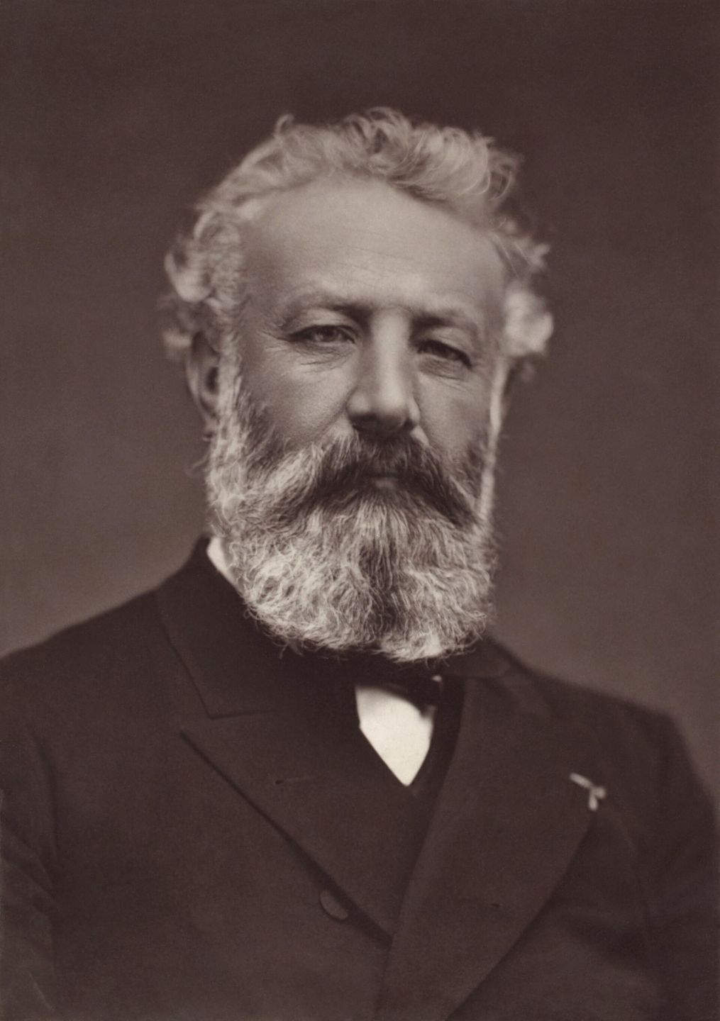 Portrait of Jules Verne by photographer Étienne Carjat
