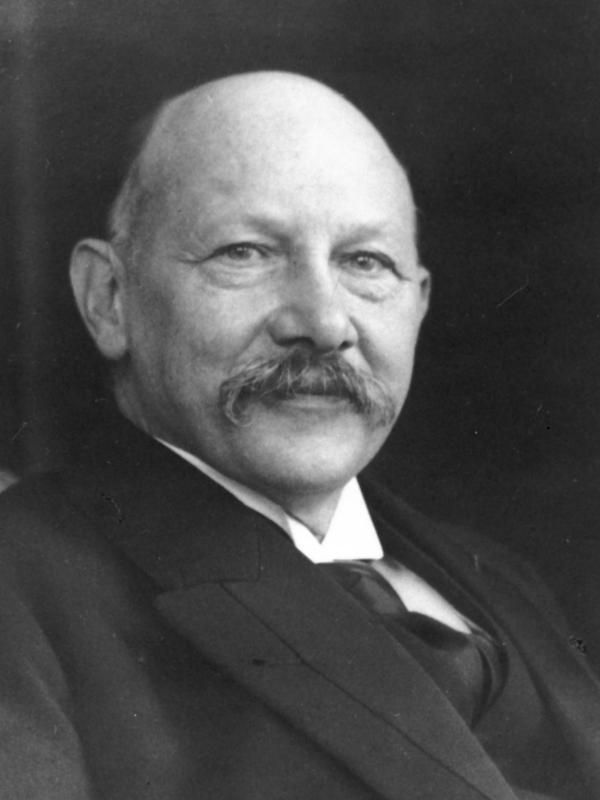 portrait of heike kamerlingh onnes in his laboratory at leiden university