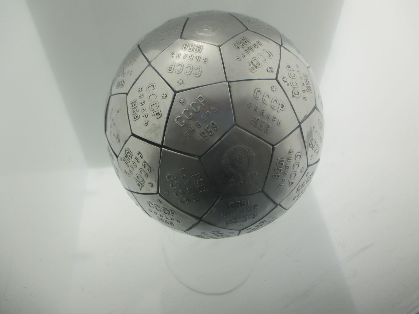 A Luna 2 pennant sphere on display at the Kansas Cosmosphere