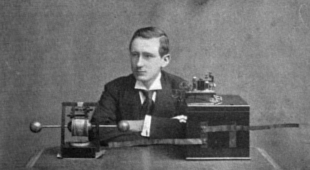 early marconi wireless telegraphy apparatus