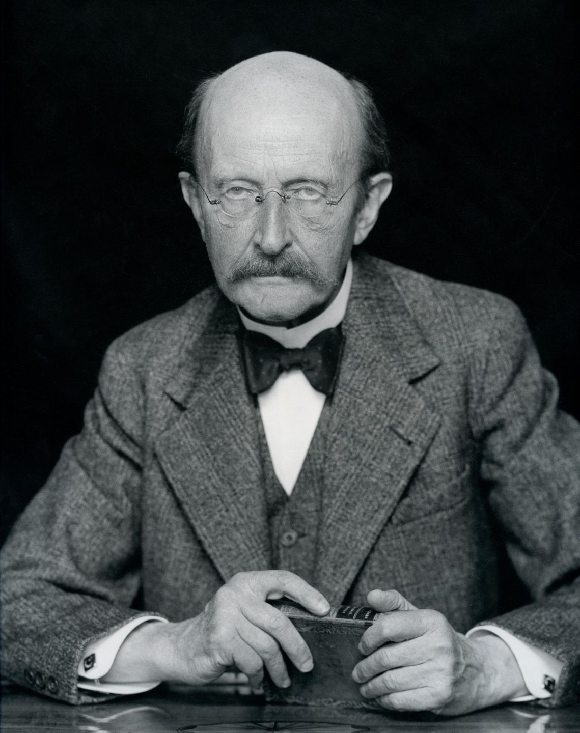 portrait of max planck photographed by hugo erfurth, 1938