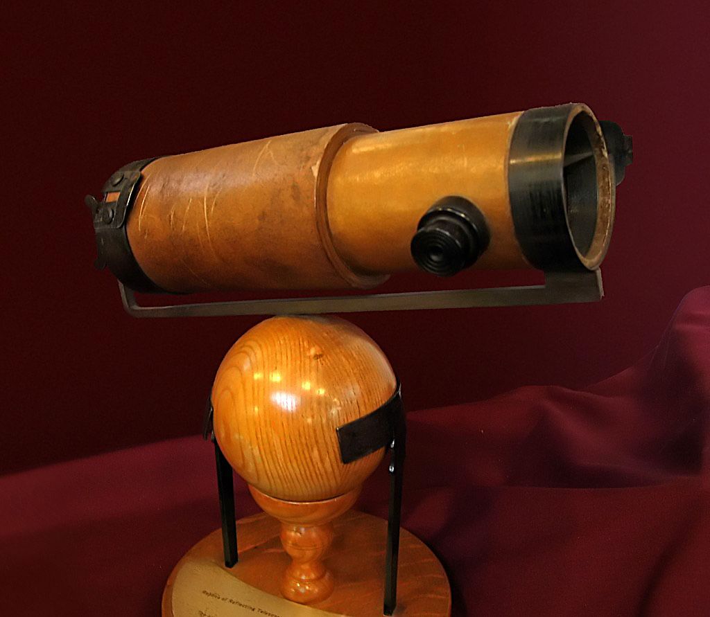 replica of the reflecting telescope newton built in 1668