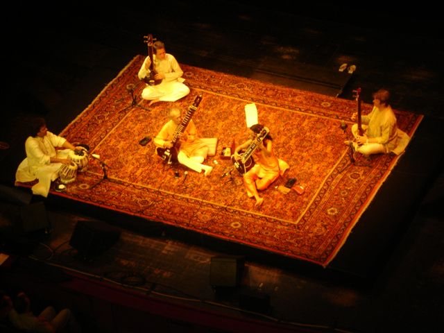 Ravi Shankar performing with his daughter Anoushka, 2005