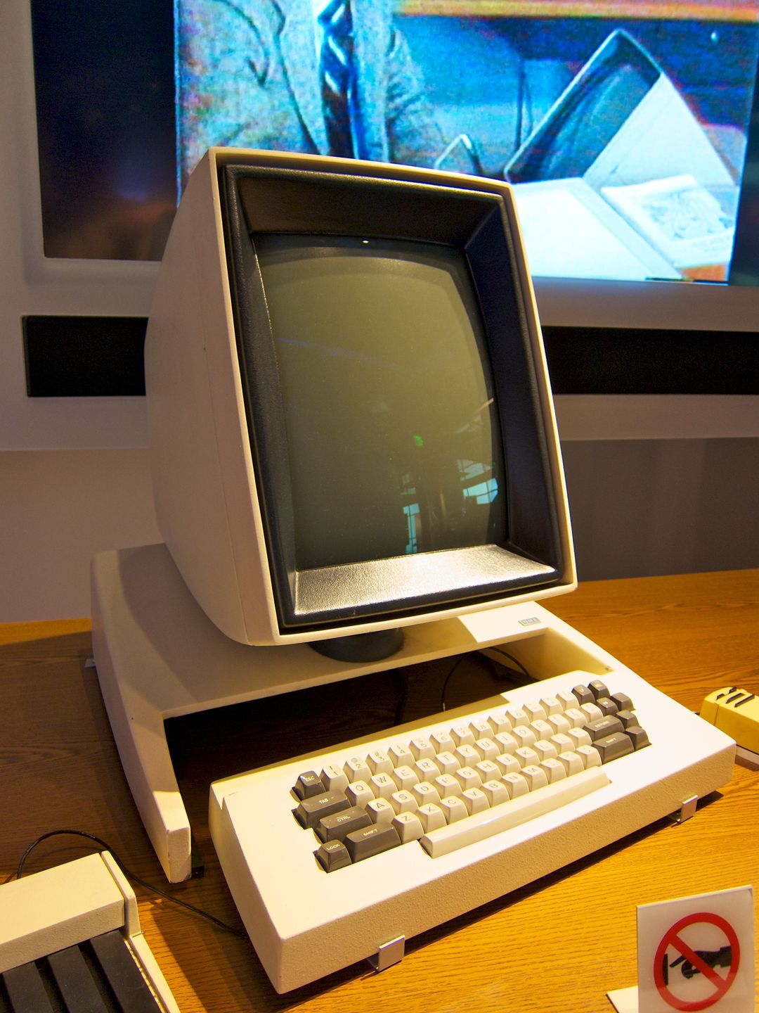 a xerox alto, the first personal computer to use a graphical interface and a mouse, on display at the computer history museum